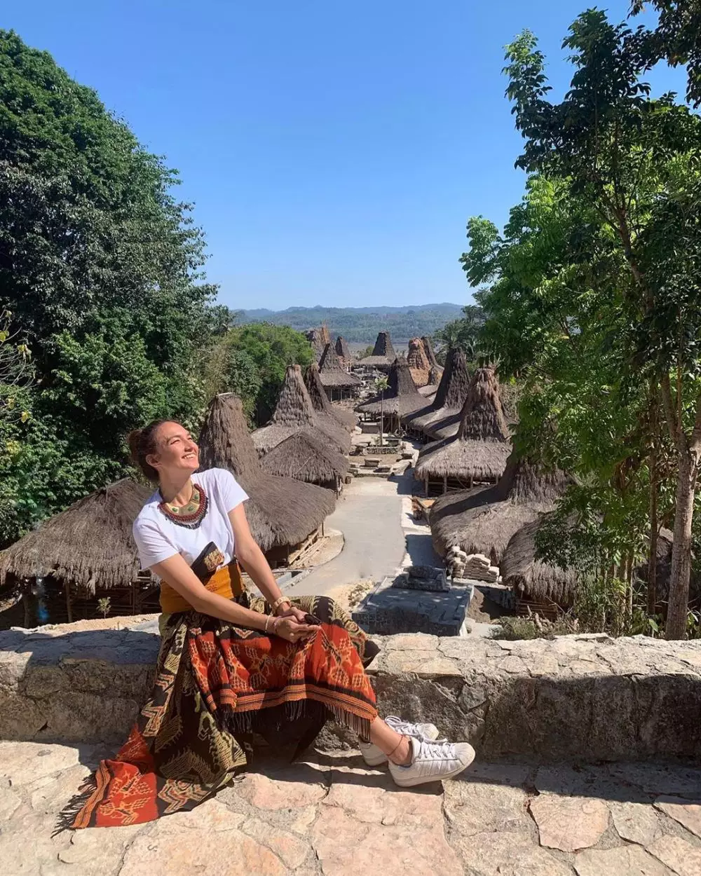 Seleb kenakan busana etnik © 2020 brilio.net