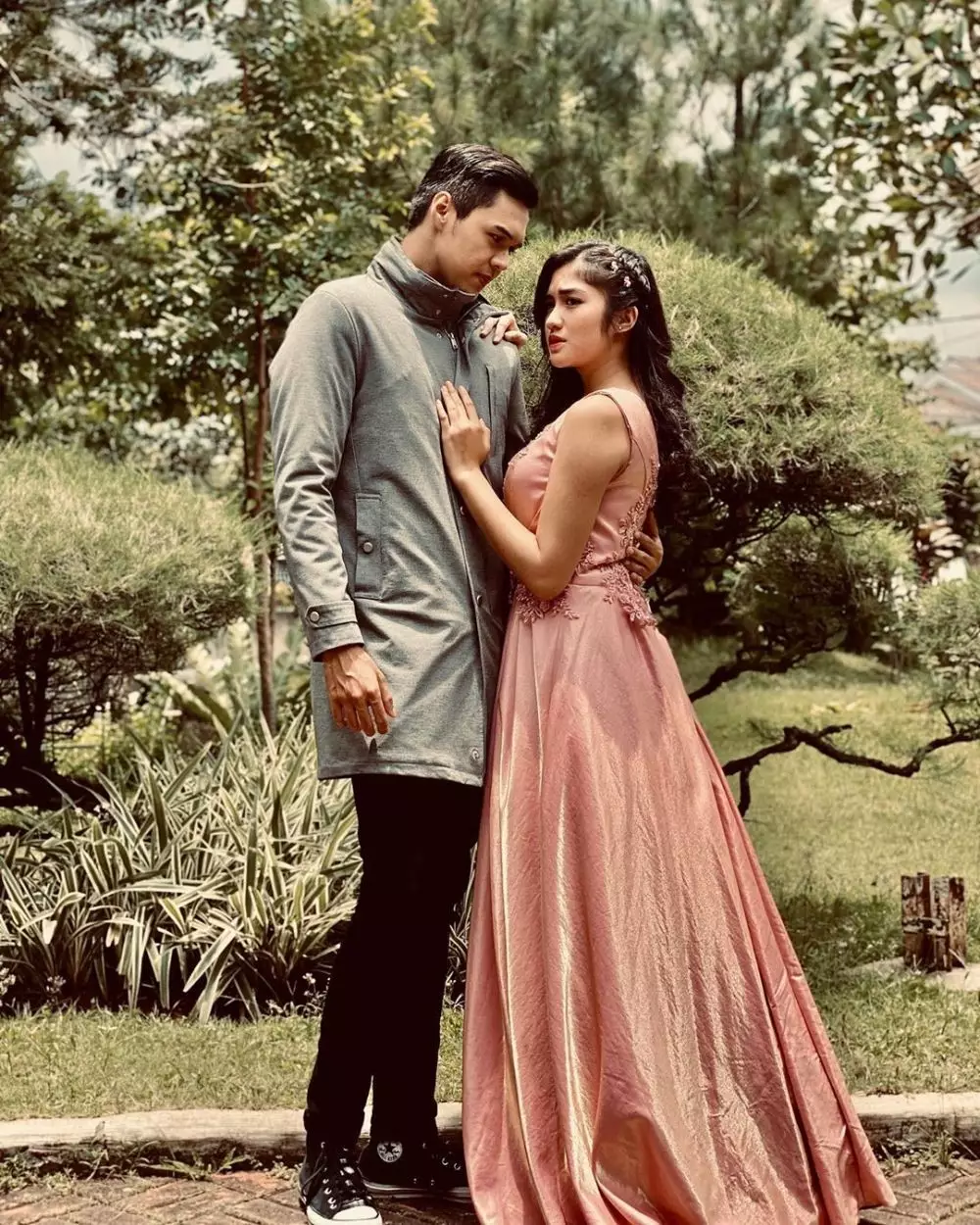 Momen mesra Ochi Rosdiana & kekasih Instagram