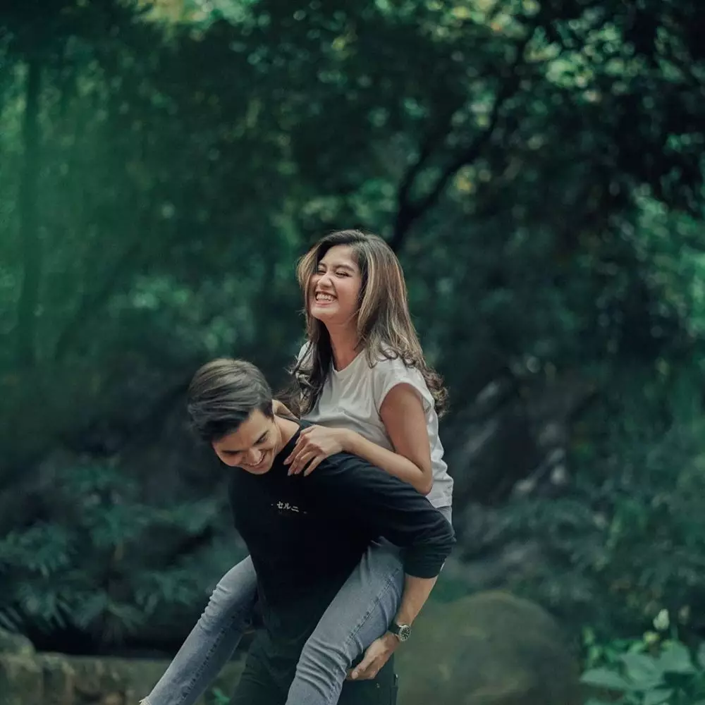 Momen mesra Ochi Rosdiana & kekasih Instagram