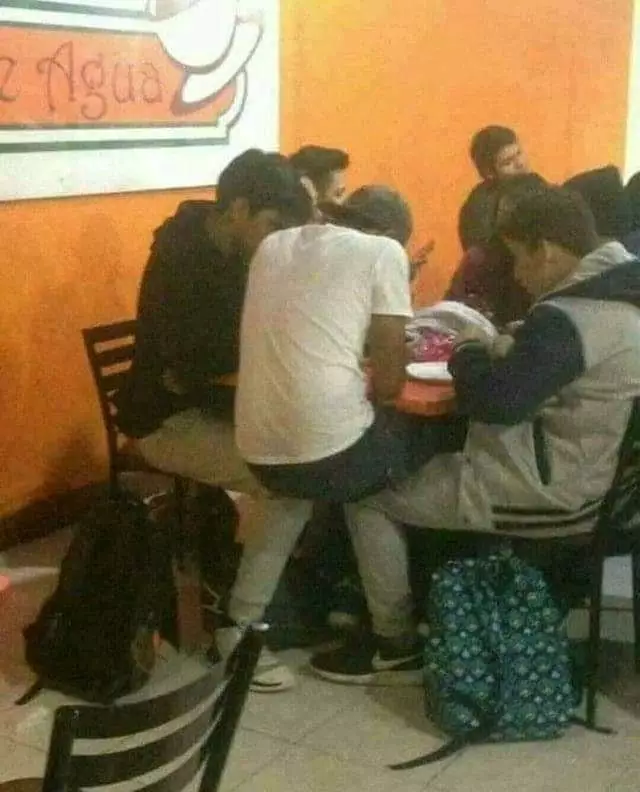 sahabat sejati kompak abis  Berbagai Sumber