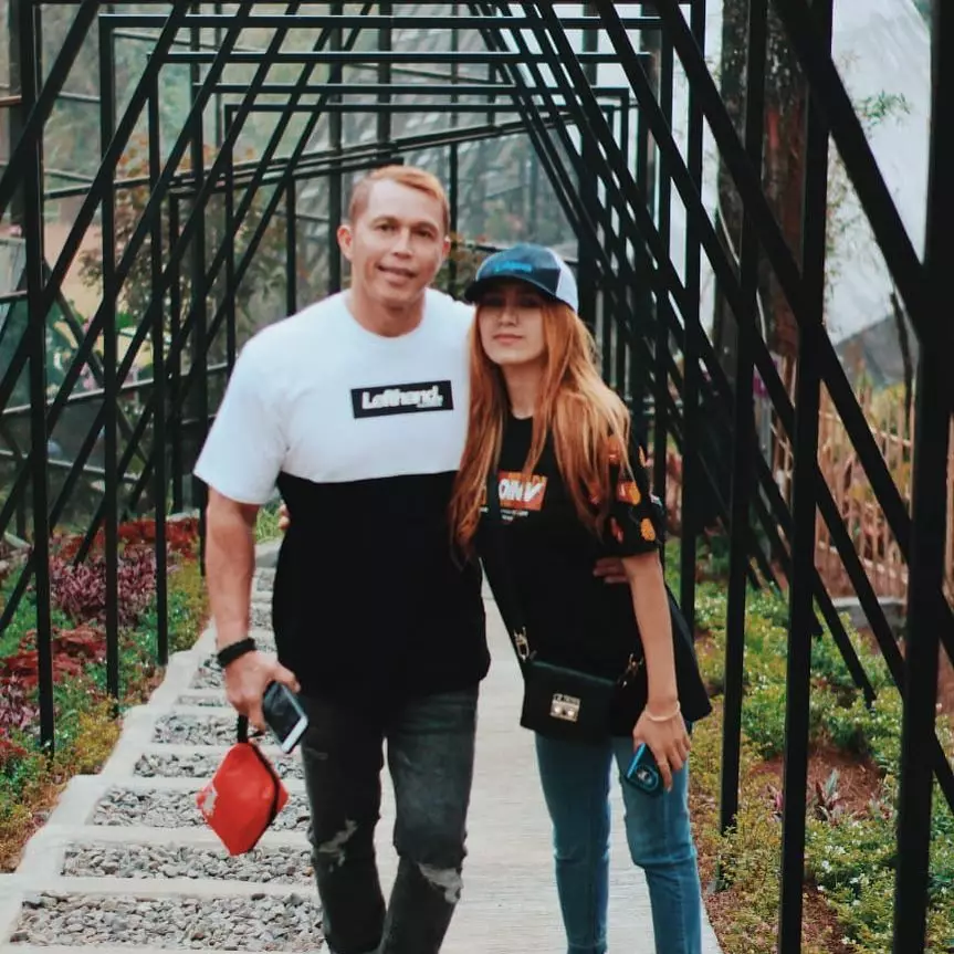 potret pemeran sitkom dan pasangan © 2020 Instagram potret pemeran sitkom dan pasangan © 2020 Instagram