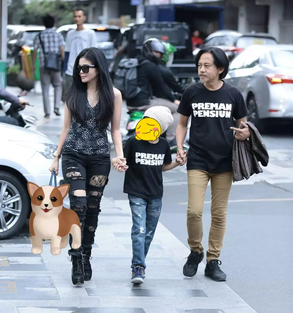 potret pemeran sitkom dan pasangan © 2020 Instagram potret pemeran sitkom dan pasangan © 2020 Instagram