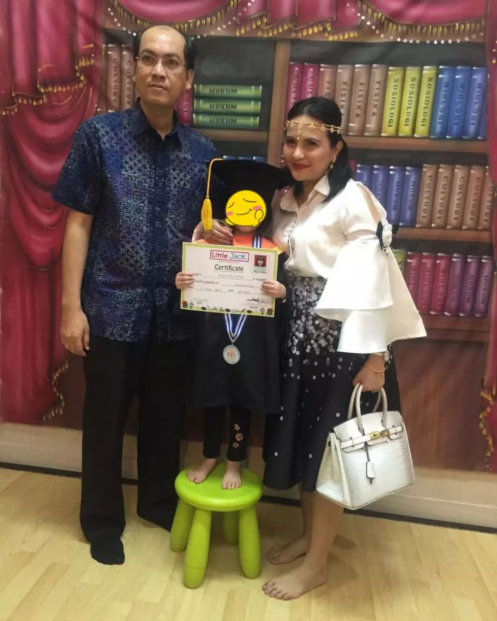 potret pemeran sitkom dan pasangan © 2020 Instagram potret pemeran sitkom dan pasangan © 2020 Instagram