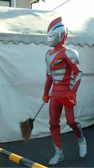 ultraman tak melawan musuh Berbagai Sumber