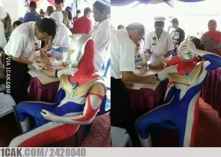 ultraman tak melawan musuh Berbagai Sumber