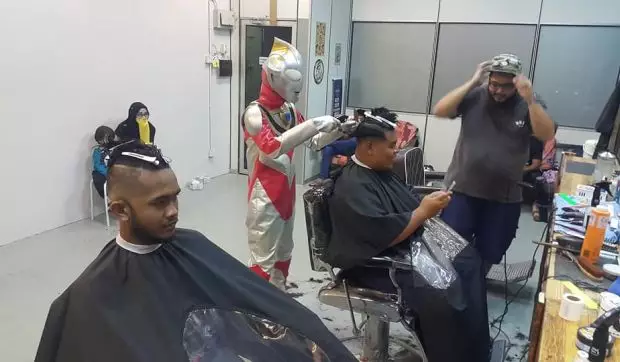 ultraman tak melawan musuh Berbagai Sumber