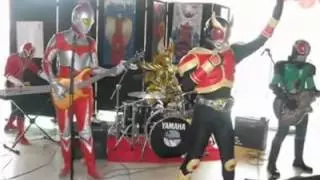 ultraman tak melawan musuh Berbagai Sumber