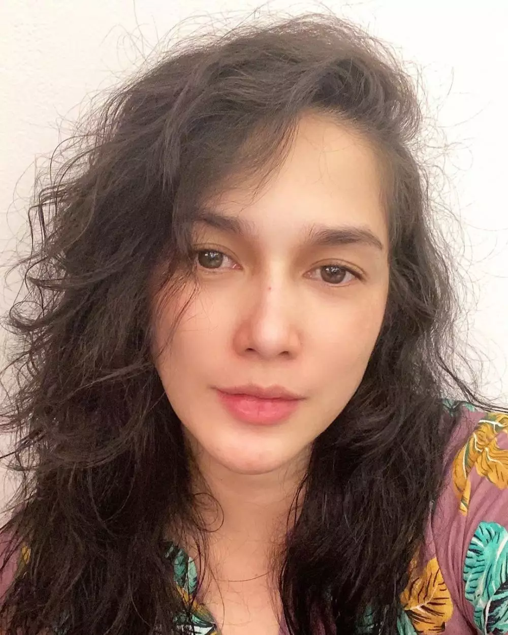 Tampil dengan rambut acak-acakan © 2020 brilio.net