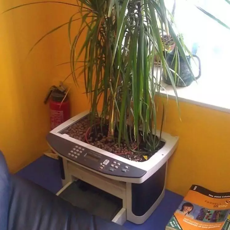 pot tanaman dari barang elektronik  Berbagai Sumber