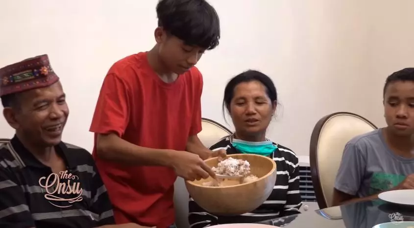 momen oma opa betrand datang ke jakarta © 2020 YouTube/The Onsu Family