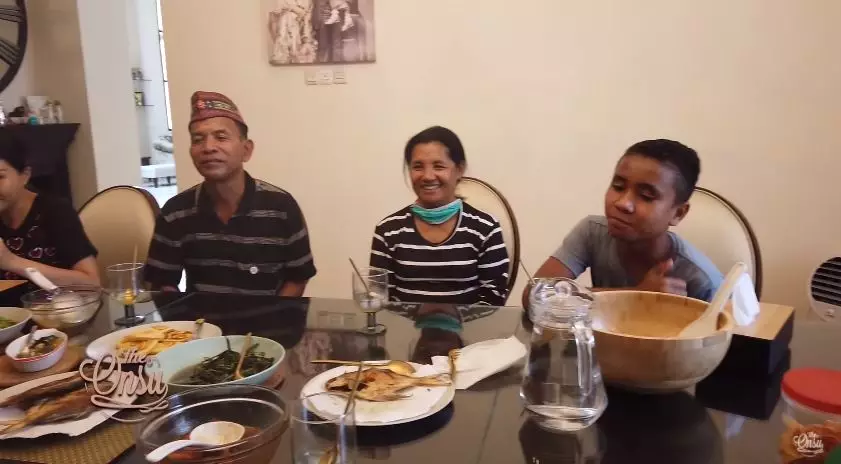 momen oma opa betrand datang ke jakarta © 2020 YouTube/The Onsu Family