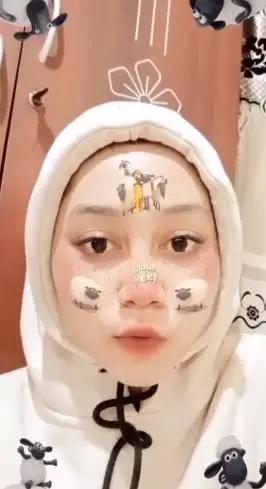 ada yang mirip lesty Berbagai sumber