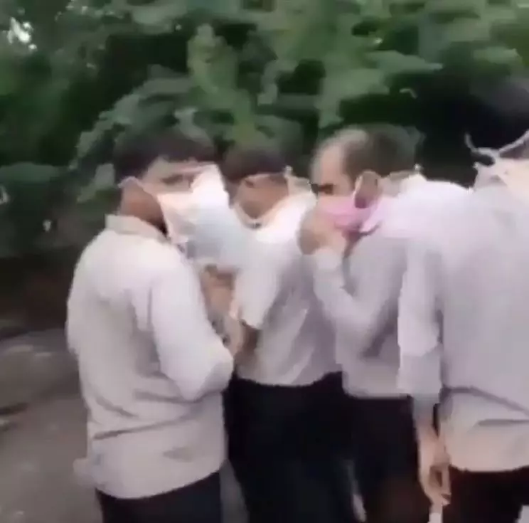 Viral bungkus putih bak mayat Instagram/@kocak.petcaah Viral bungkus putih bak mayat Instagram/@kocak.petcaah