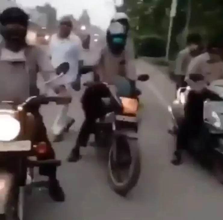 Viral bungkus putih bak mayat Instagram/@kocak.petcaah Viral bungkus putih bak mayat Instagram/@kocak.petcaah