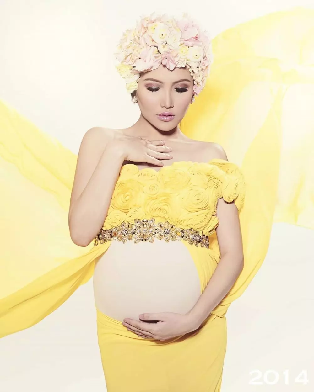 Gaya pemotretan maternity penyanyi © 2020 brilio.net