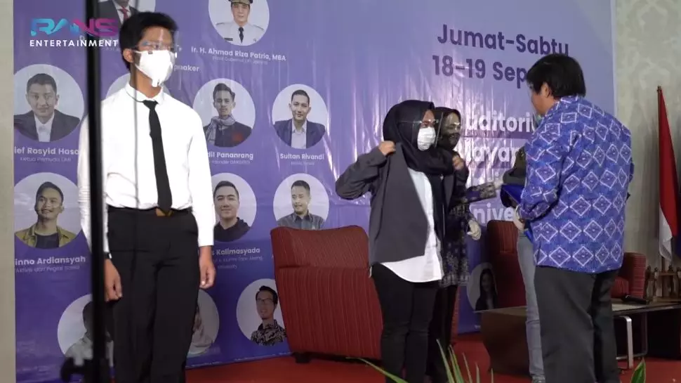 Momen Lala pergi ke kampus  YouTube