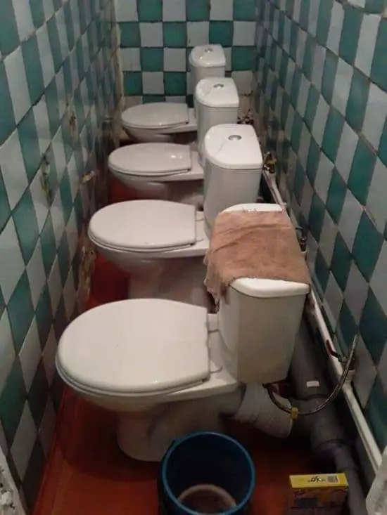 Penampakan toilet absurd Berbagai sumber
