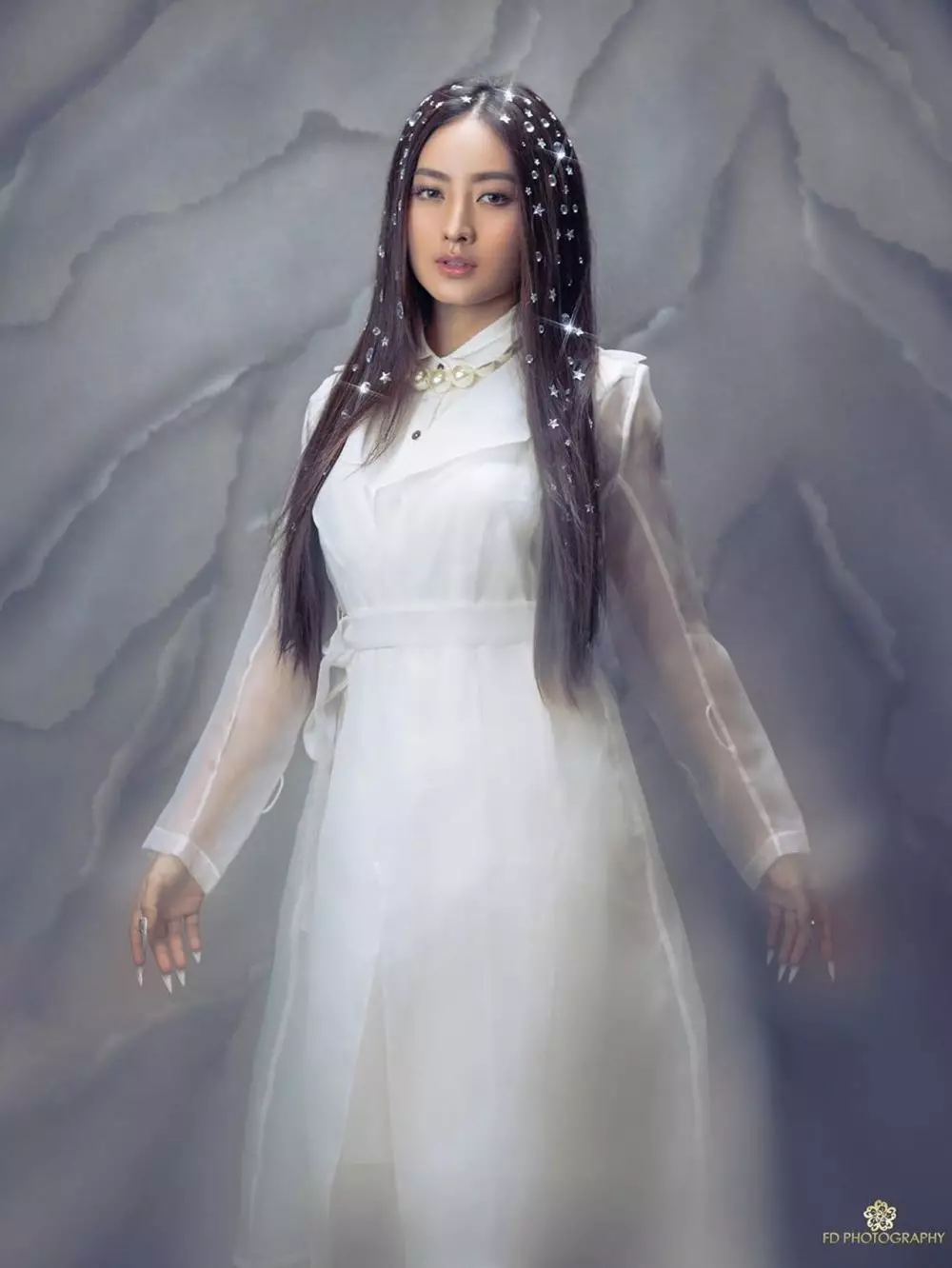 Natasha Wilona bak ibu peri Berbagai sumber