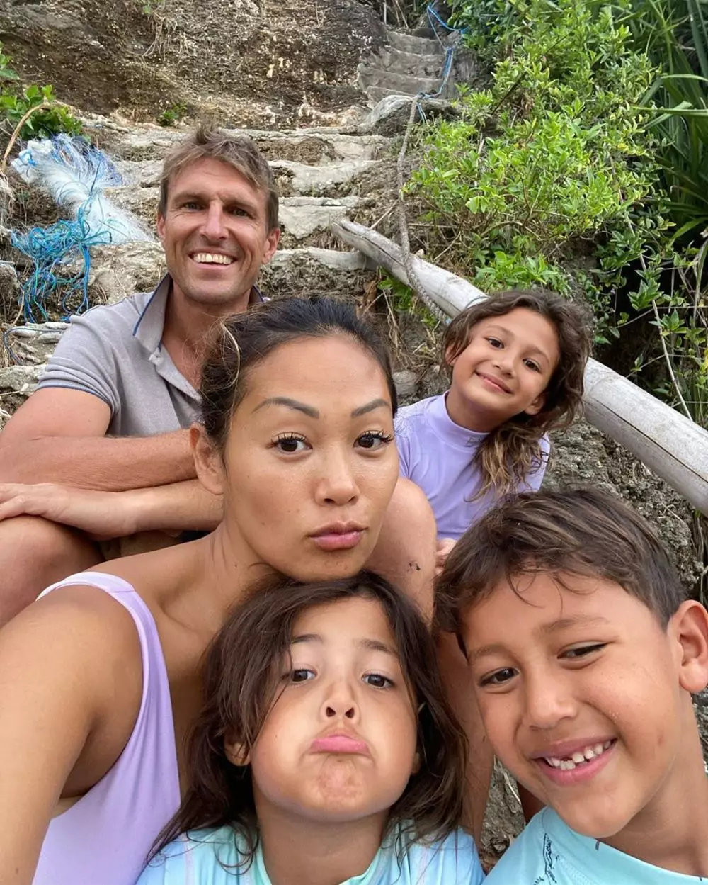 Potret kemesraan Indah Kalalo dan suami © 2020 brilio.net Potret kemesraan Indah Kalalo dan suami © 2020 brilio.net