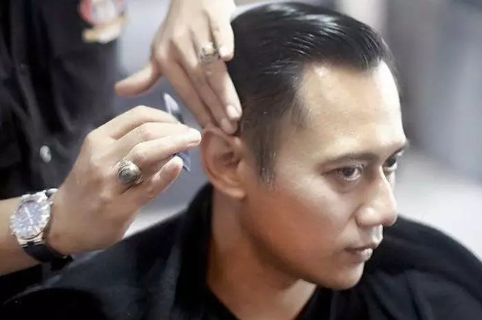 Potret AHY potong rambut Berbagai sumber