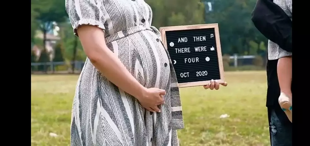 Chelsea umumkan jenis kelamin anak kedua © 2020 brilio.net YouTube Chelsea umumkan jenis kelamin anak kedua © 2020 brilio.net YouTube