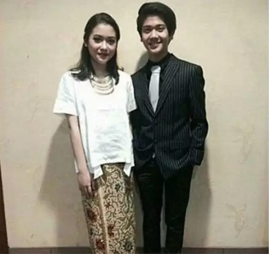 iqbaal dan kekasih lawas Berbagai sumber iqbaal dan kekasih lawas Berbagai sumber