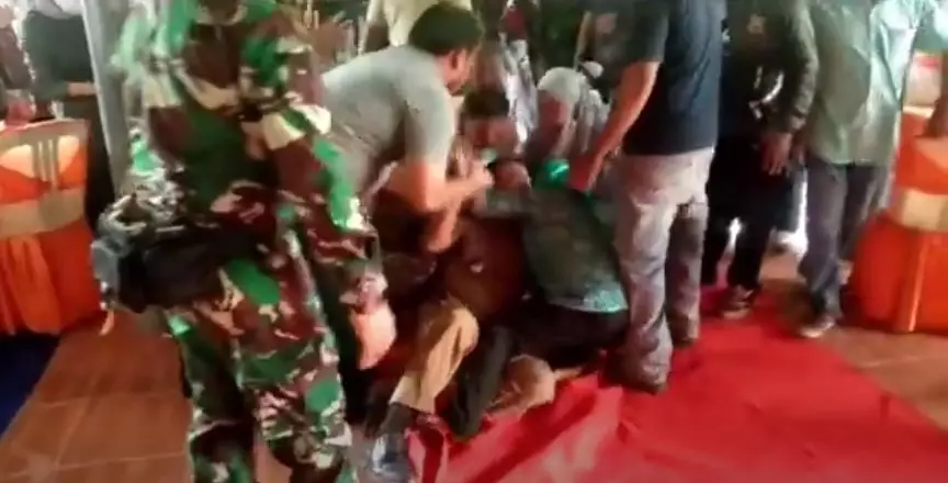 Kepala desa kesurupan YouTube/ Hatake Dhika