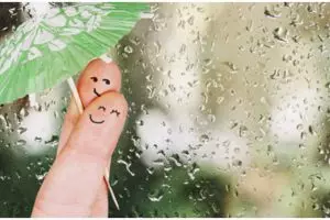 50 Kata-kata romantis tentang hujan, bikin hati jadi adem