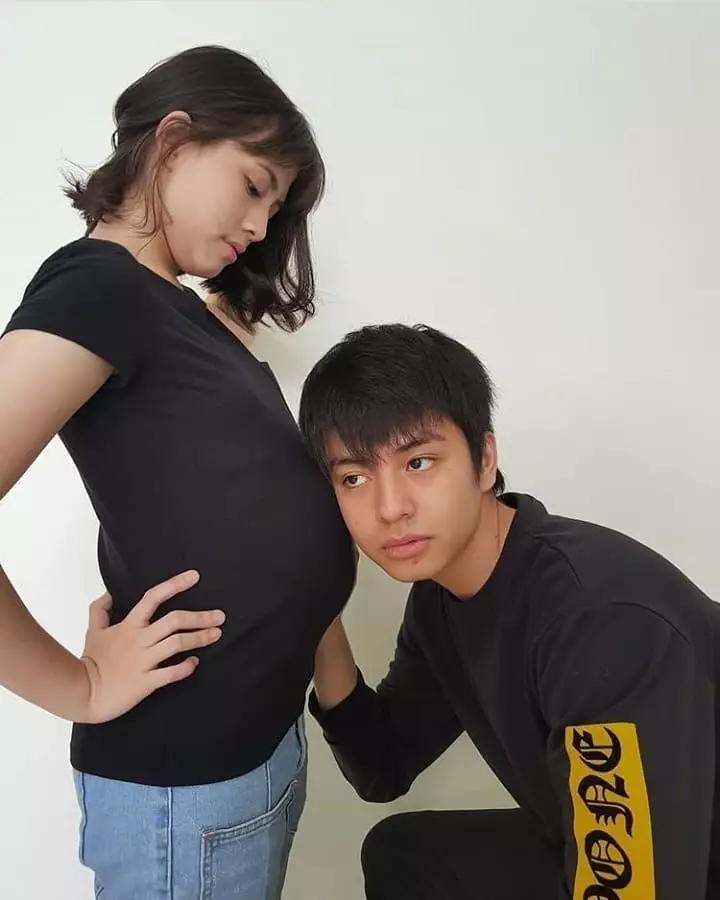 Seleb perankan ibu hamil berbagai sumber