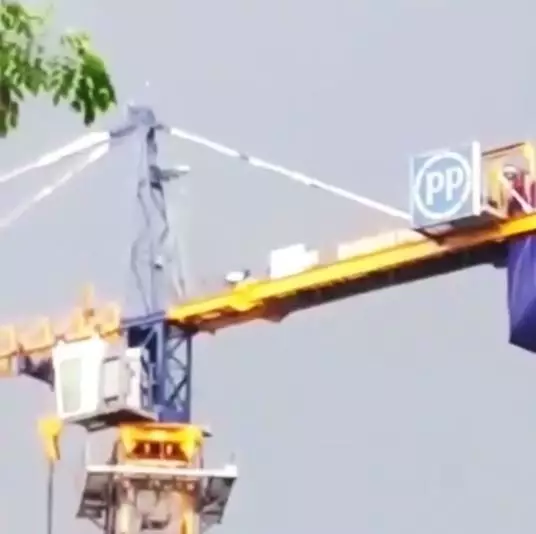 salat diatas crane ngeri Berbagai sumber