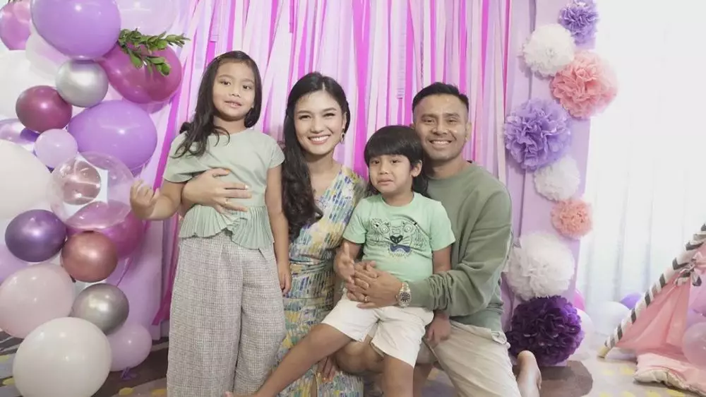 Potret cantik Duma Riris di usia 36 tahun © 2020 brilio.net Potret cantik Duma Riris di usia 36 tahun © 2020 brilio.net