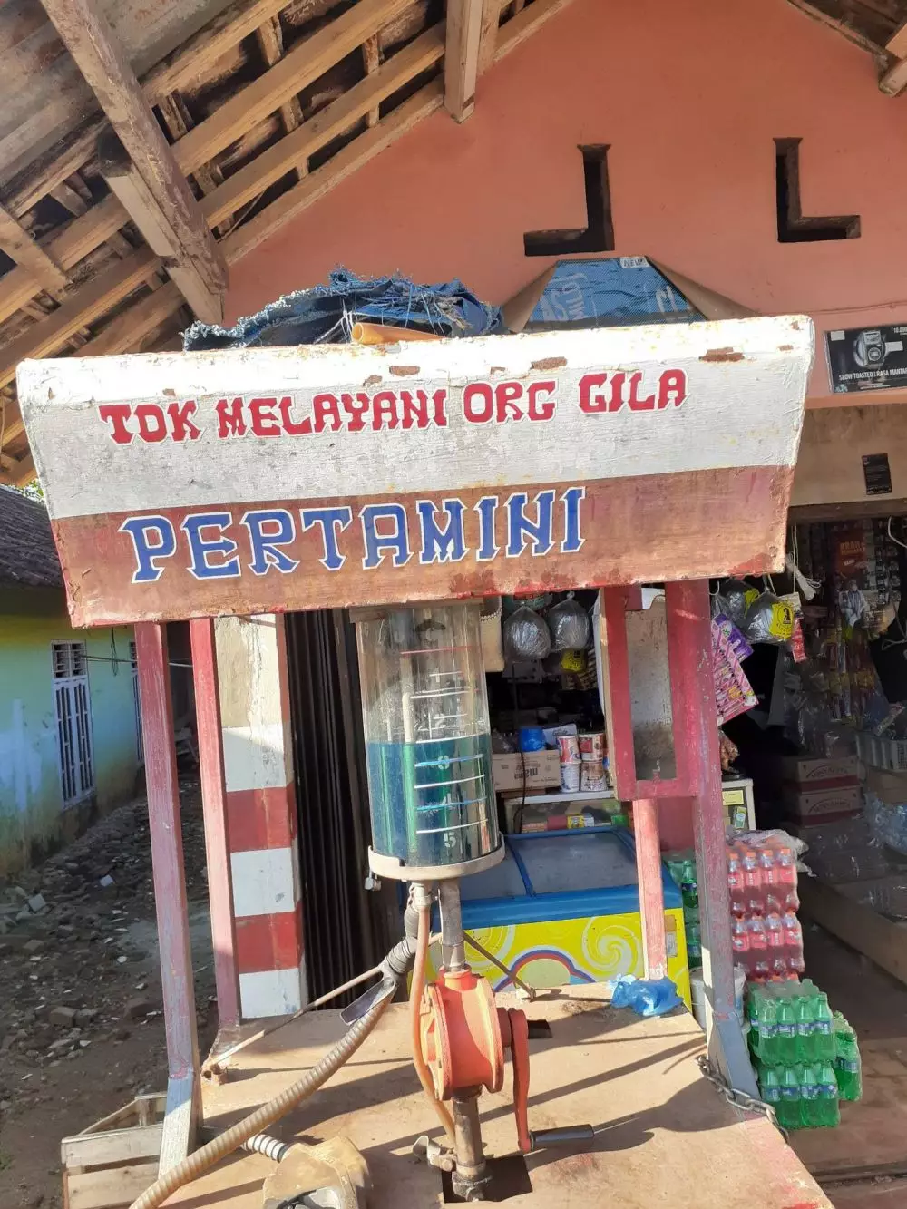 Tulisan kocak di pom bensin Berbagai sumber