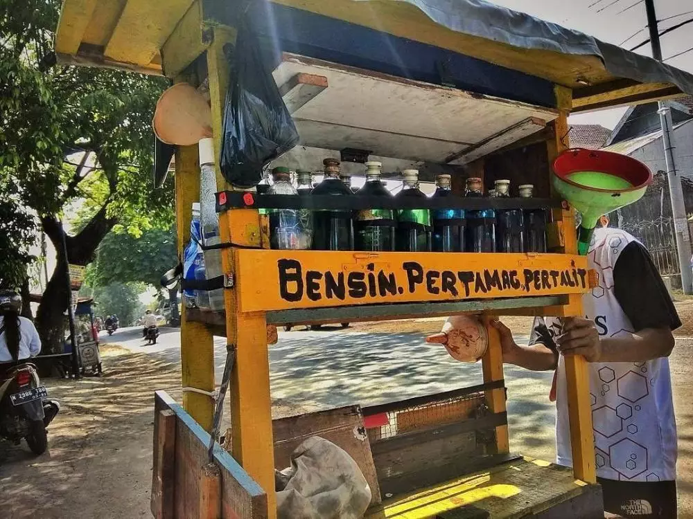 Tulisan kocak di pom bensin Berbagai sumber