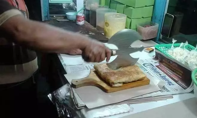 potret lucu bapak bapak jualan Berbagai Sumber