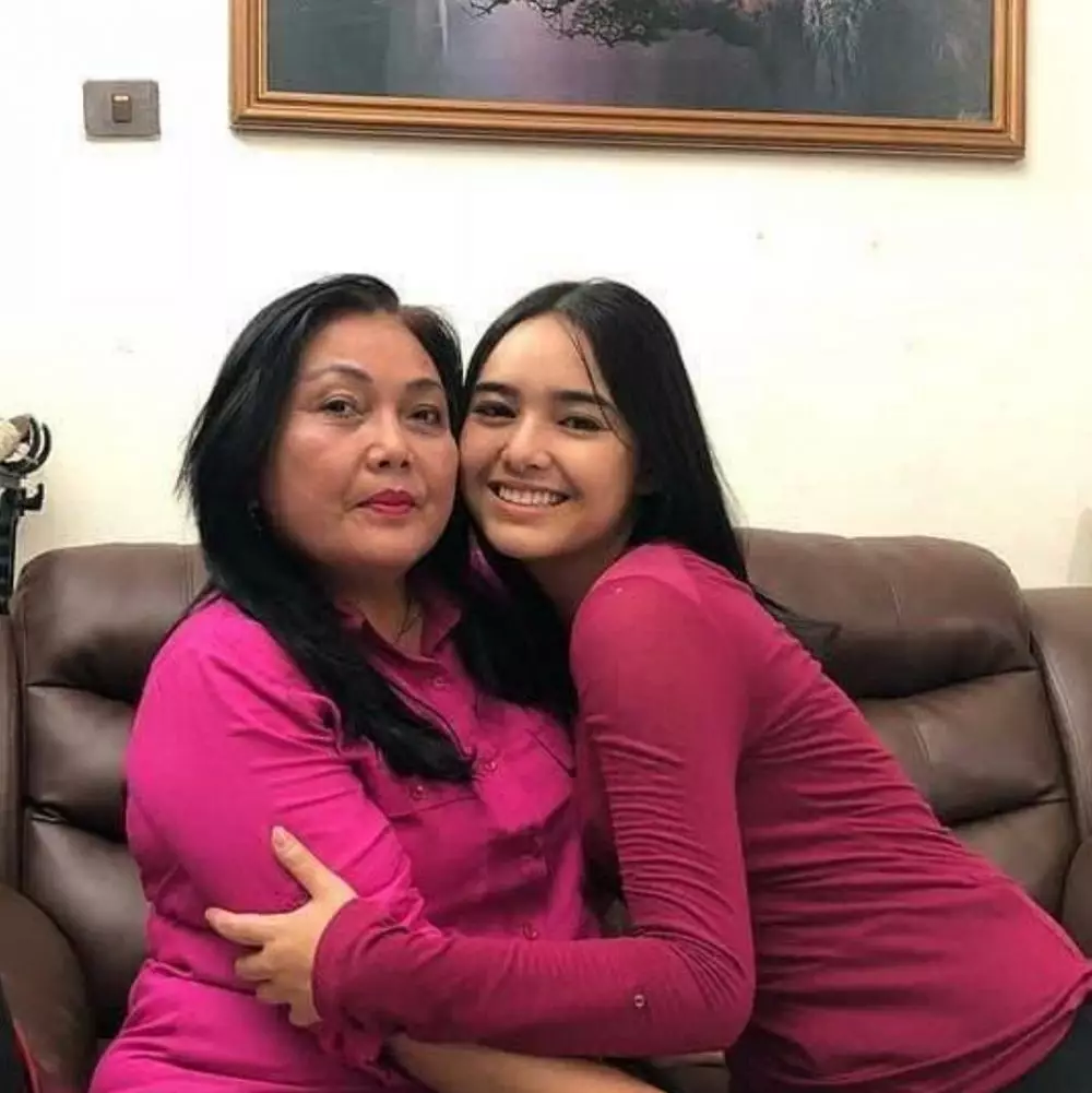 Amanda Manopo bareng ibunda © 2020 brilio.net Amanda Manopo bareng ibunda © 2020 brilio.net