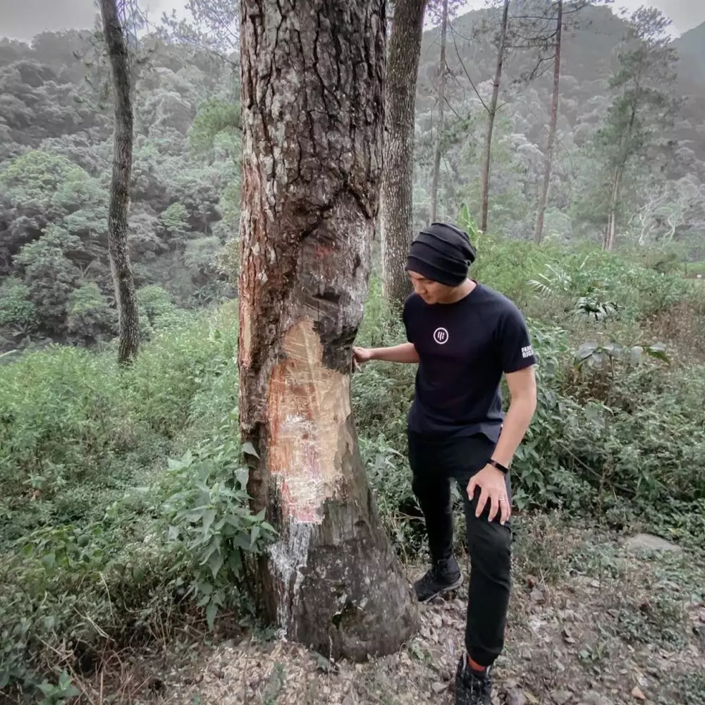 Anji dan keluarga di gunung © 2020 brilio.net