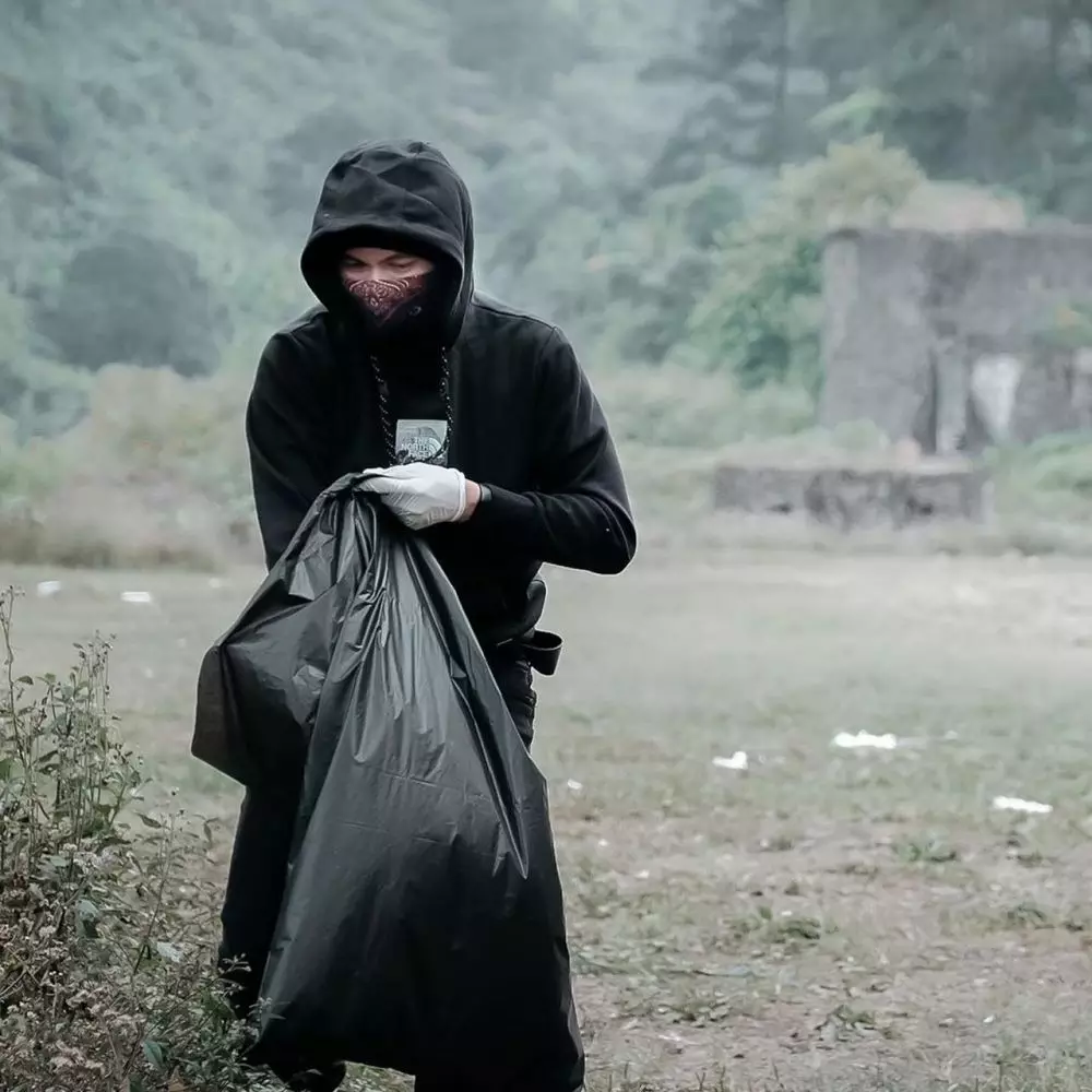 Anji dan keluarga di gunung © 2020 brilio.net