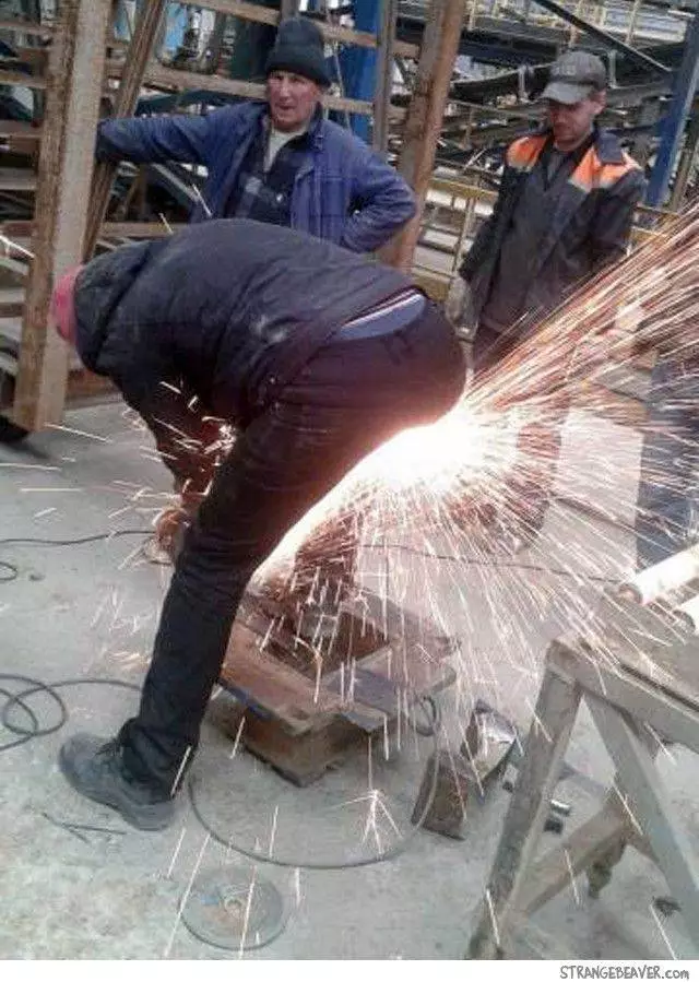 aksi totalitas tukang bangunan Berbagai Sumber