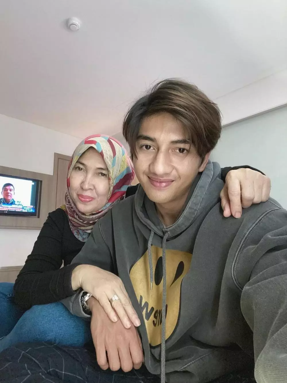 harris vriza dengan ibunda Berbagai sumber