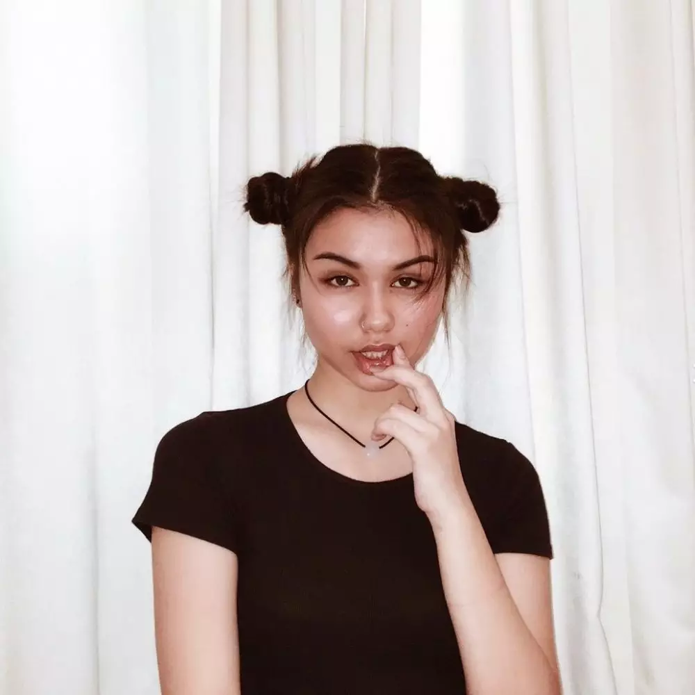 artis yg pernah dekat dengan Bastian Steel © 2020 brilio.net