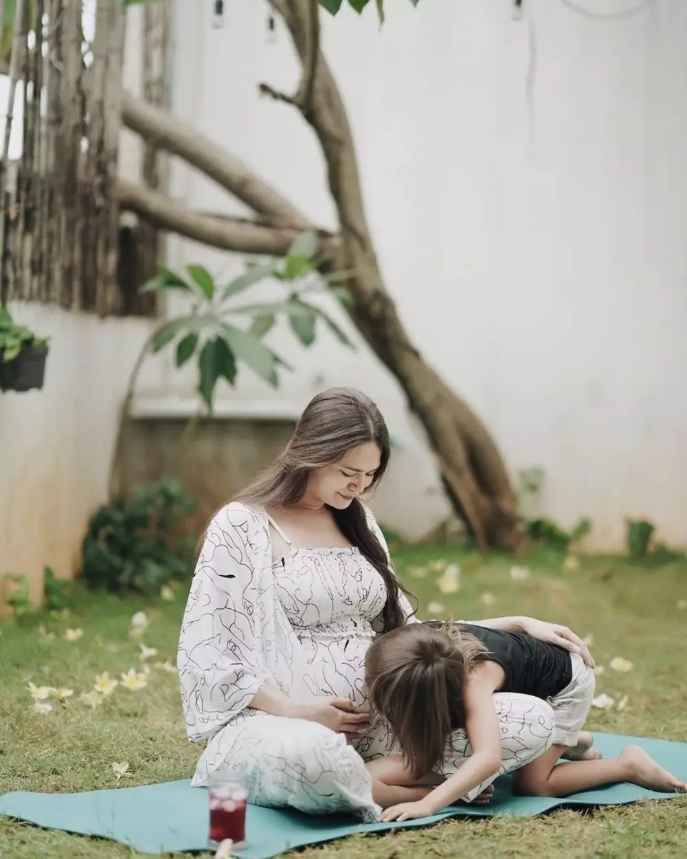 Potret maternity seleb di rumah  Instagram Potret maternity seleb di rumah  Instagram