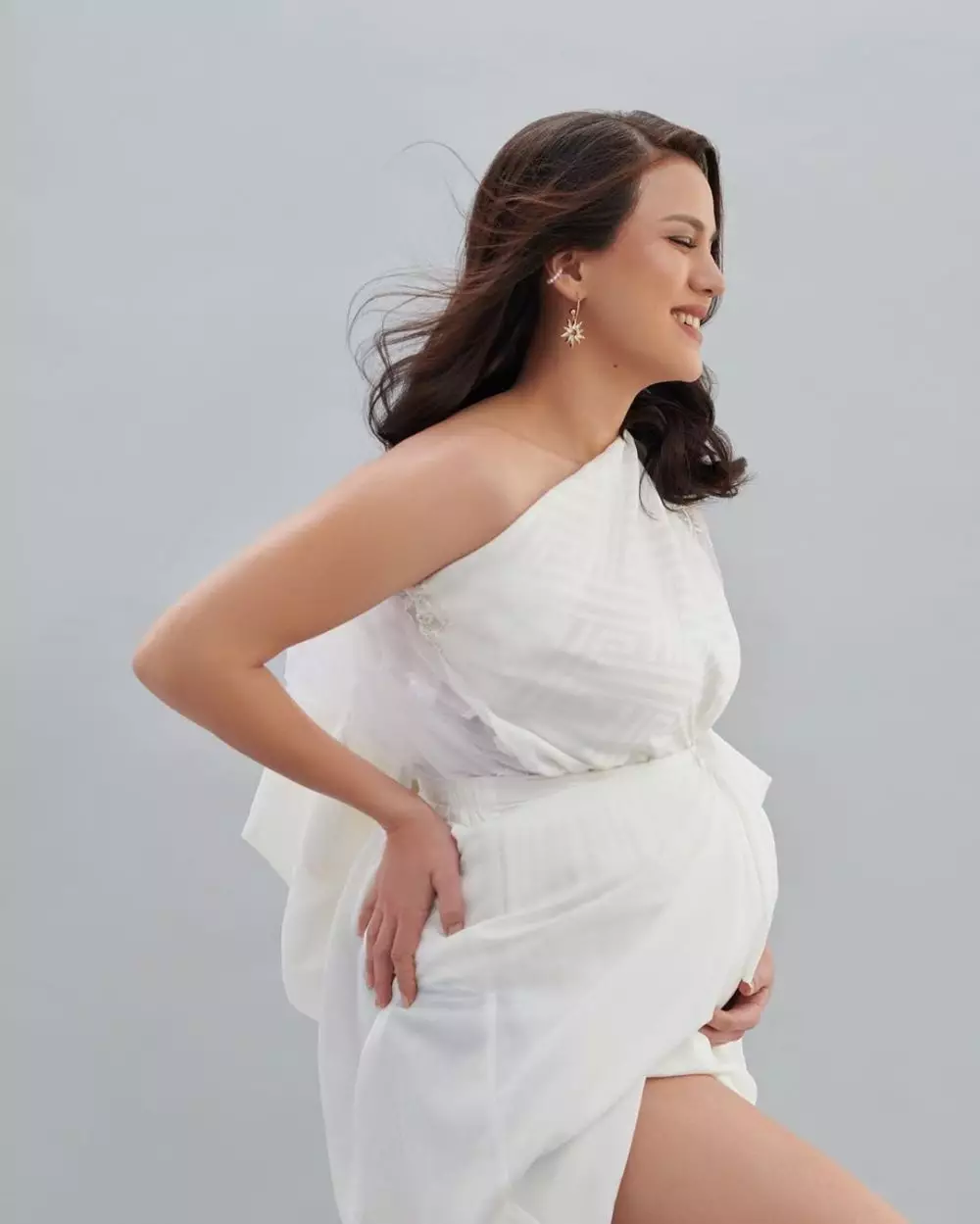 Potret maternity seleb di rumah  Instagram Potret maternity seleb di rumah  Instagram