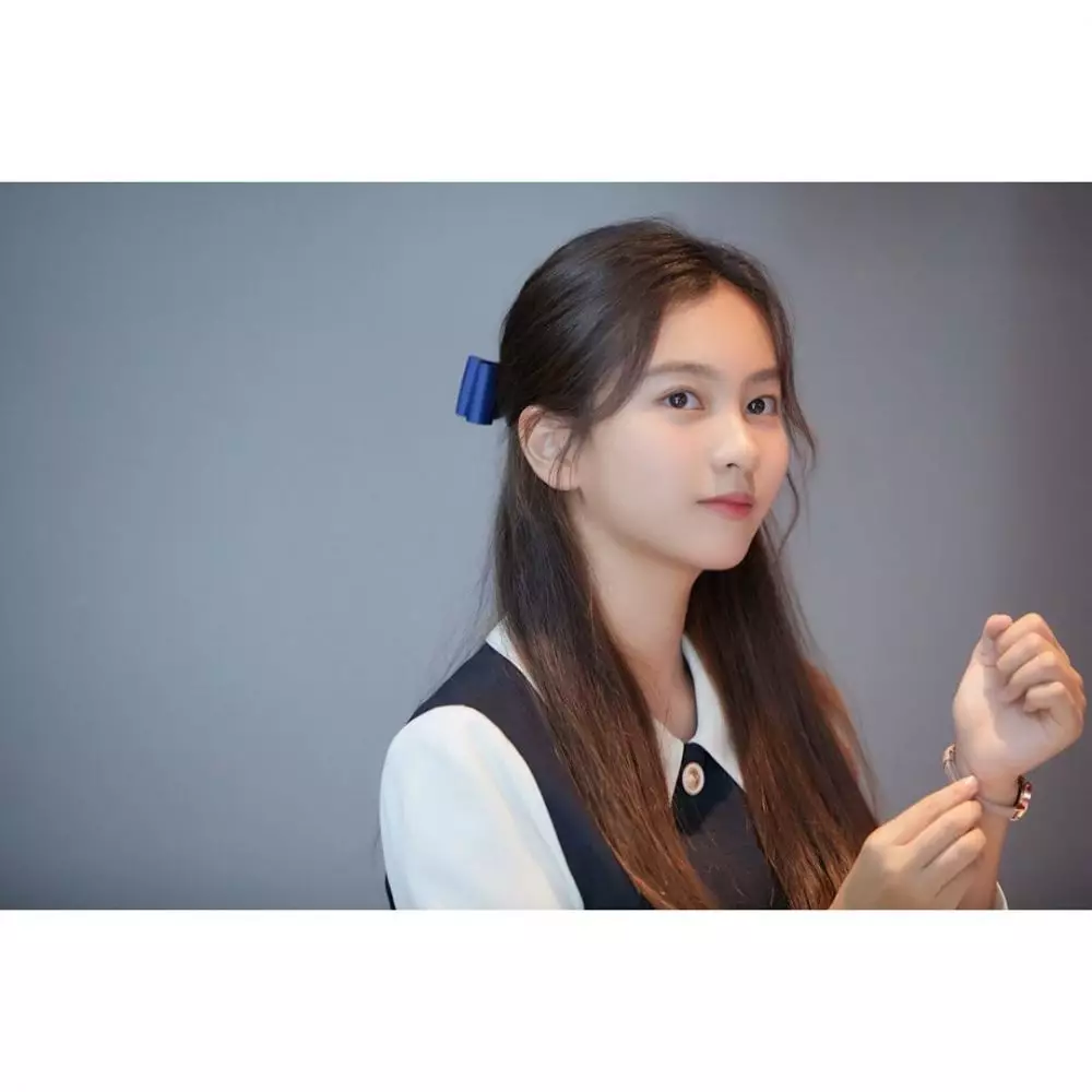 Potret terbaru Kal Sowon berbagai sumber Potret terbaru Kal Sowon berbagai sumber