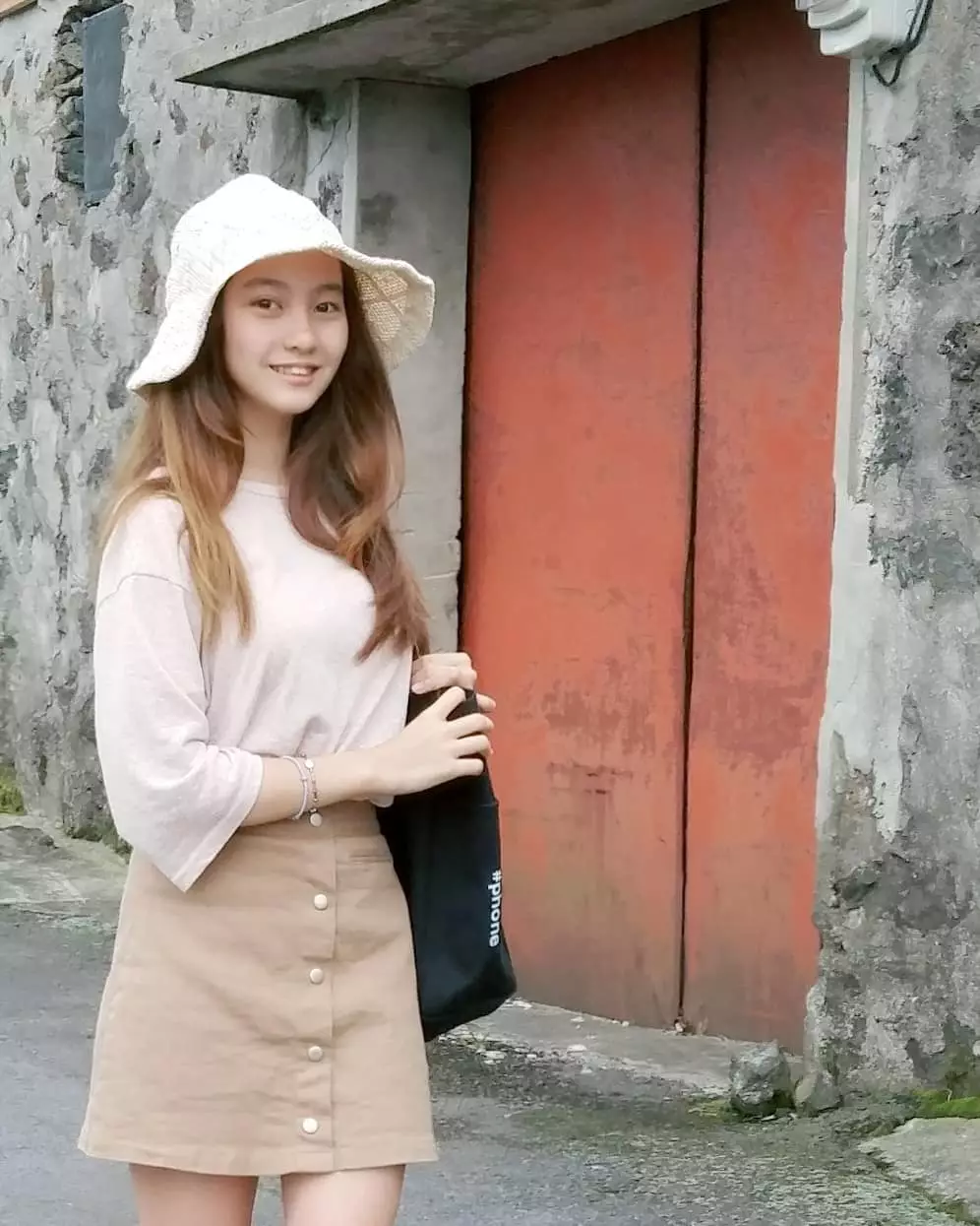 Potret terbaru Kal Sowon berbagai sumber Potret terbaru Kal Sowon berbagai sumber