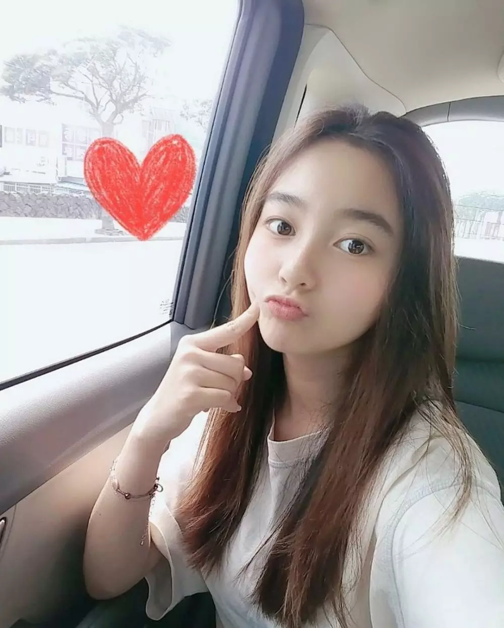 Potret terbaru Kal Sowon berbagai sumber Potret terbaru Kal Sowon berbagai sumber