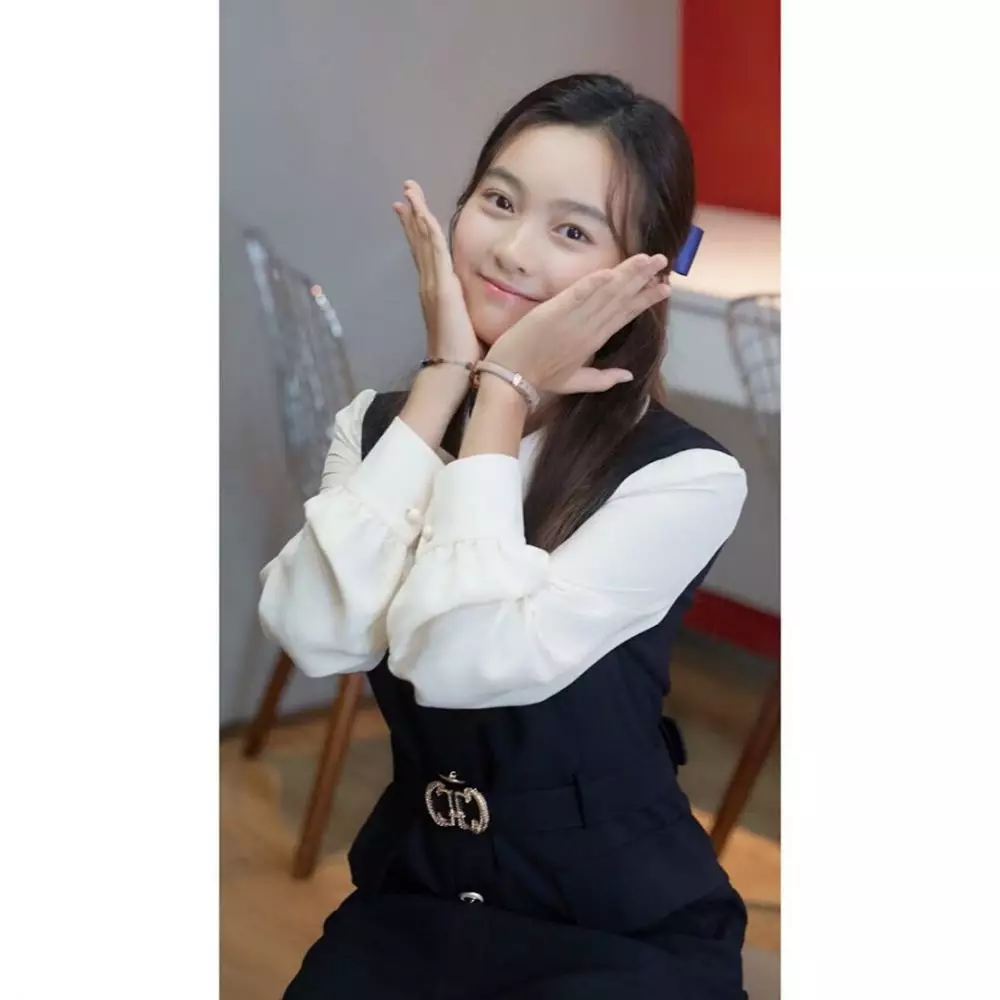 Potret terbaru Kal Sowon berbagai sumber Potret terbaru Kal Sowon berbagai sumber