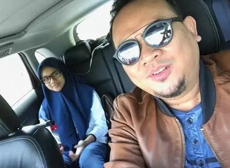 Cak Lontong bareng putrinya © 2020 brilio.net Cak Lontong bareng putrinya © 2020 brilio.net