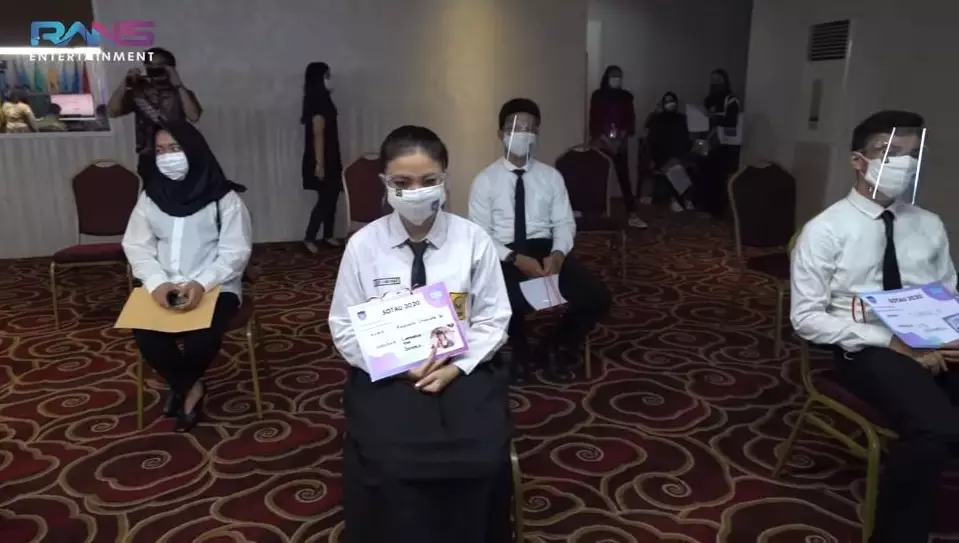 hadiah untuk Lala berbagai sumber