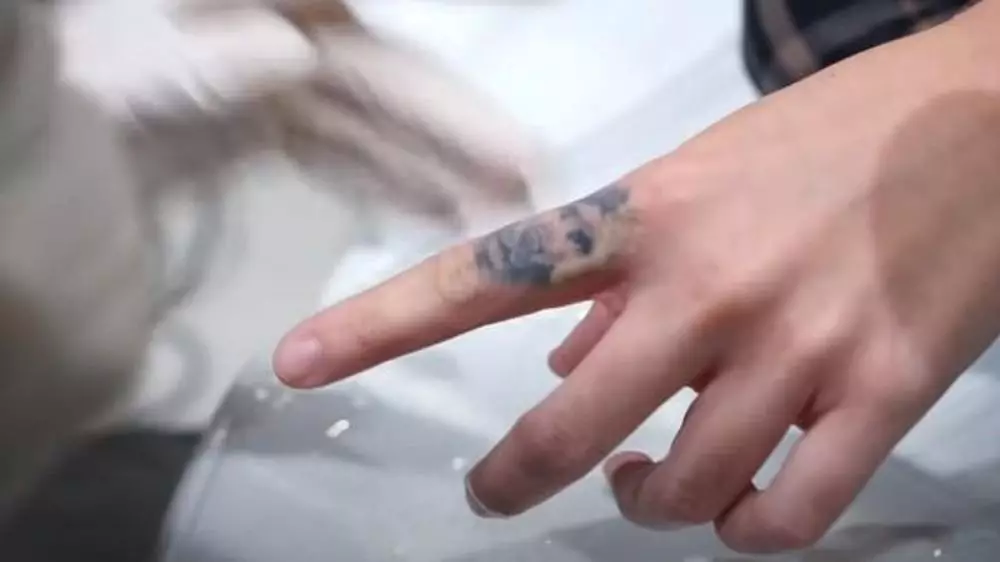 Sule hapus tato Berbagai sumber