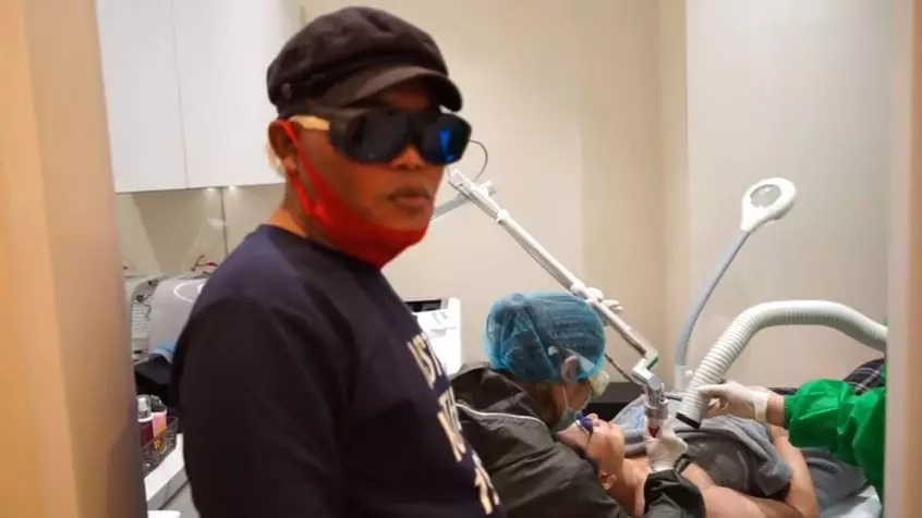 Sule hapus tato Berbagai sumber